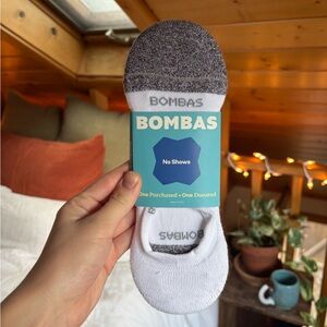 NWT Bombas Gray and White No Show Socks